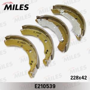 Тормозные колодки задние барабан VW POLO 11-15, JETTA 11--, SKODA OCTAVIA 01-11 [240x40mm]
