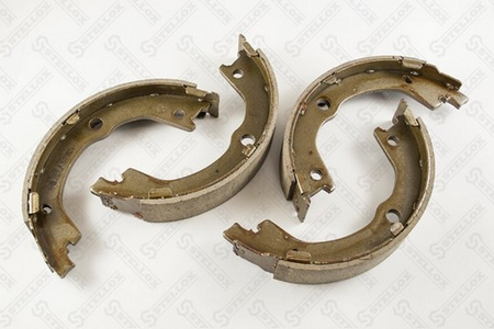 Тормозные колодки задние барабан HYUNDAI H1 00--, KIA SORENTO JC 00--