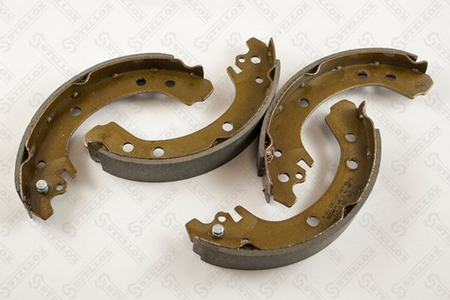 Тормозные колодки задние барабан T-TA COROLLA #E12#, #E13# 01-07