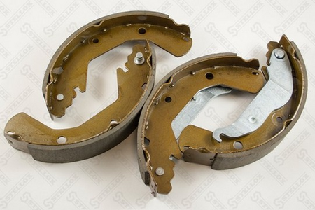 Тормозные колодки задние барабан CHEVROLET AVEO #T300# 11--, RAVON R4 (крепление крючок)