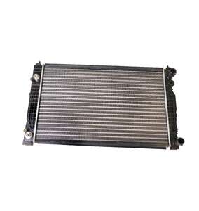Радиатор основной AUDI A4, A6, VW PASSAT B5 97-- 1.6-1.8 [630-397-32] АT (нижний партрубок на защелке/верхний на ХОМУТАХ)